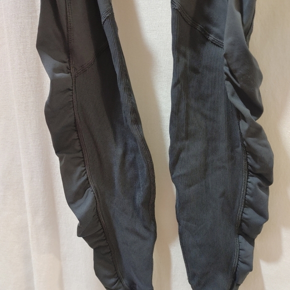 Lululemon‎ Leggings Size 6 Full Length Ruched Legs Yellow Green Accents Stripes - Picture 7 of 7